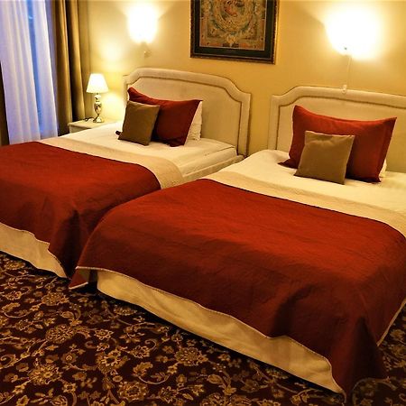 Hotel Radharanė Kaunas Bagian luar foto