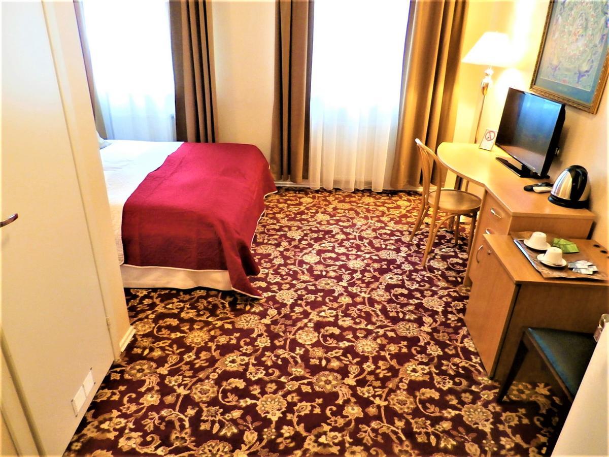 Hotel Radharanė Kaunas Bagian luar foto