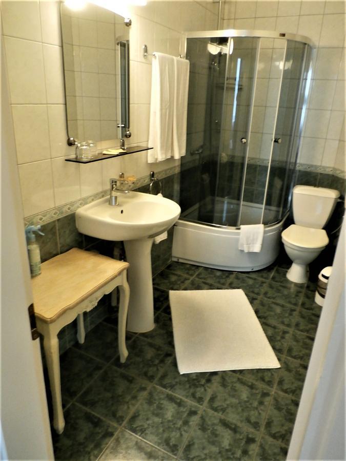 Hotel Radharanė Kaunas Bagian luar foto