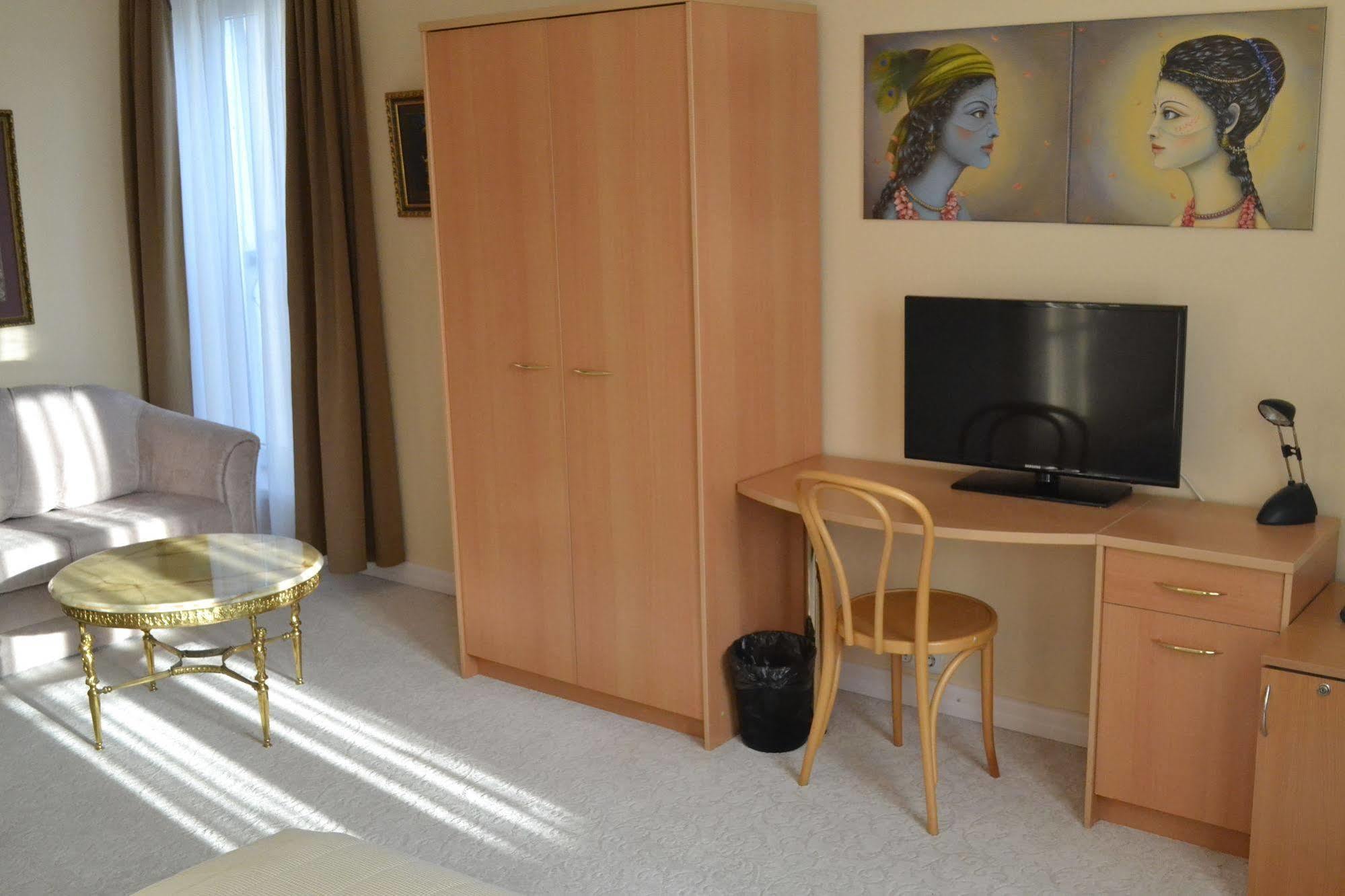 Hotel Radharanė Kaunas Bagian luar foto
