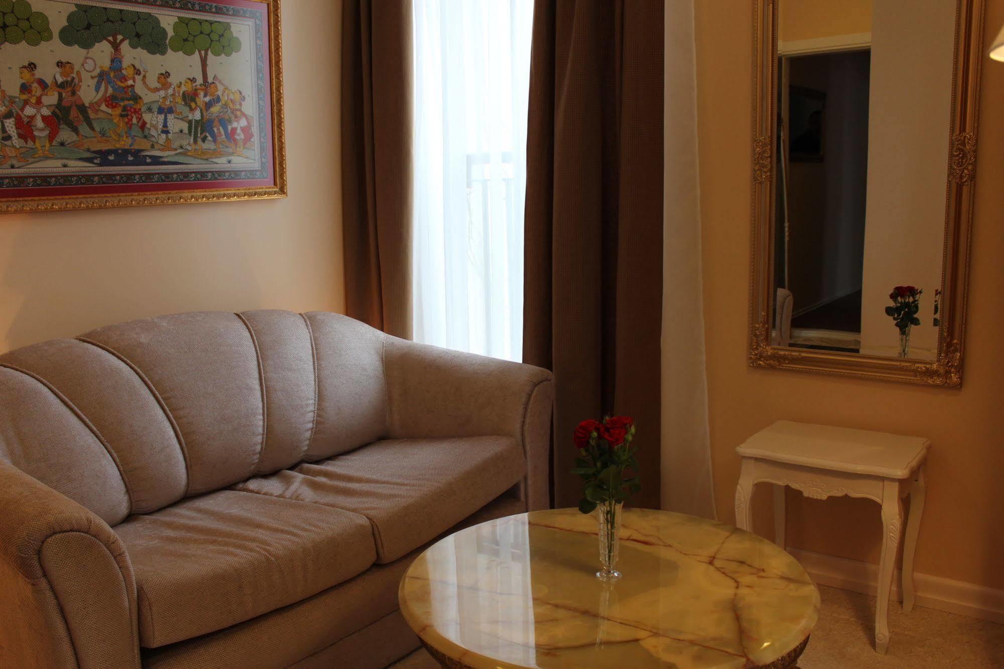 Hotel Radharanė Kaunas Bagian luar foto