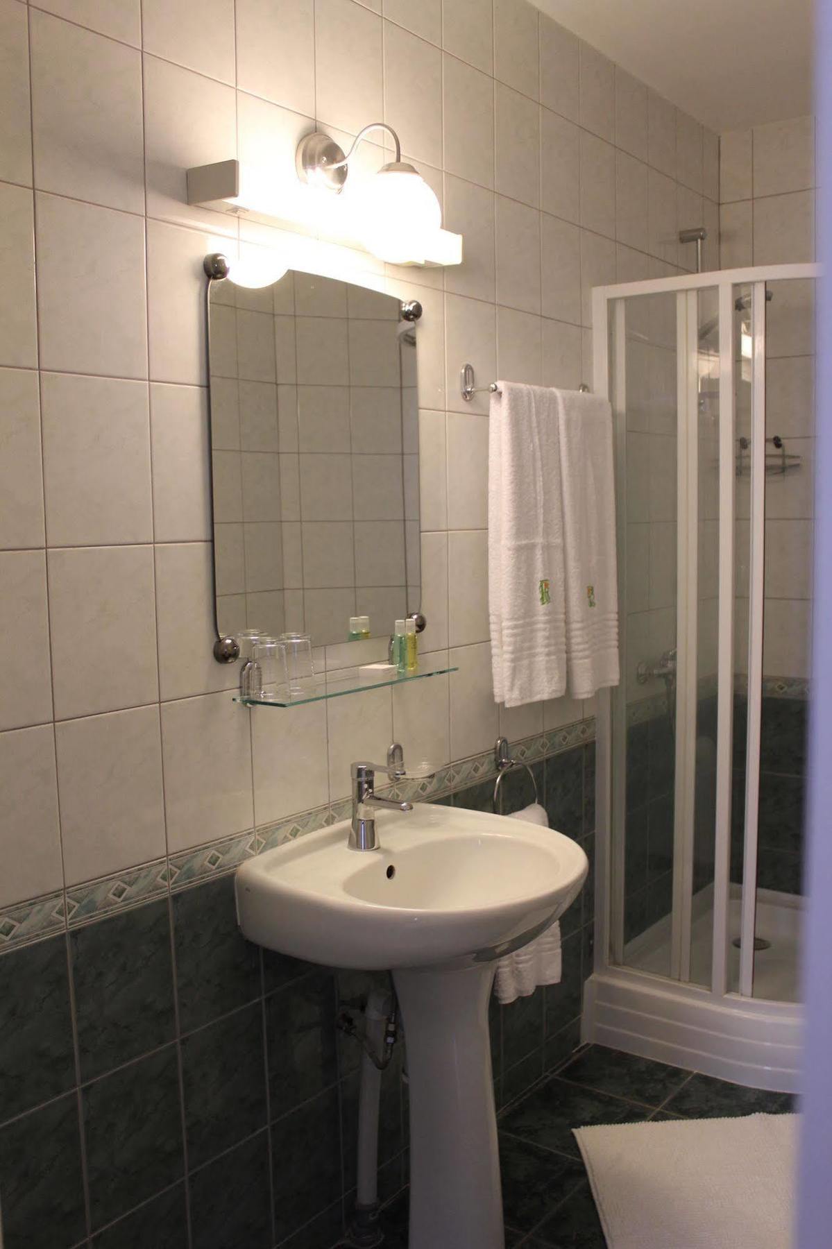 Hotel Radharanė Kaunas Bagian luar foto