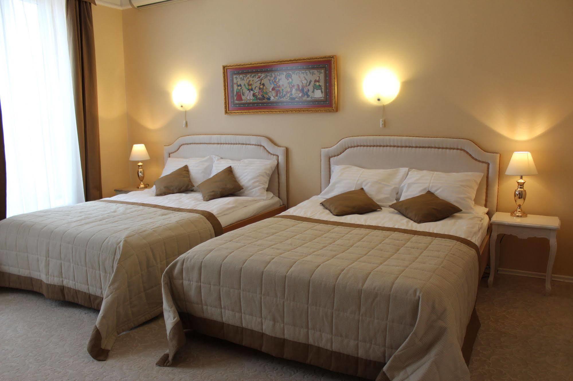 Hotel Radharanė Kaunas Bagian luar foto