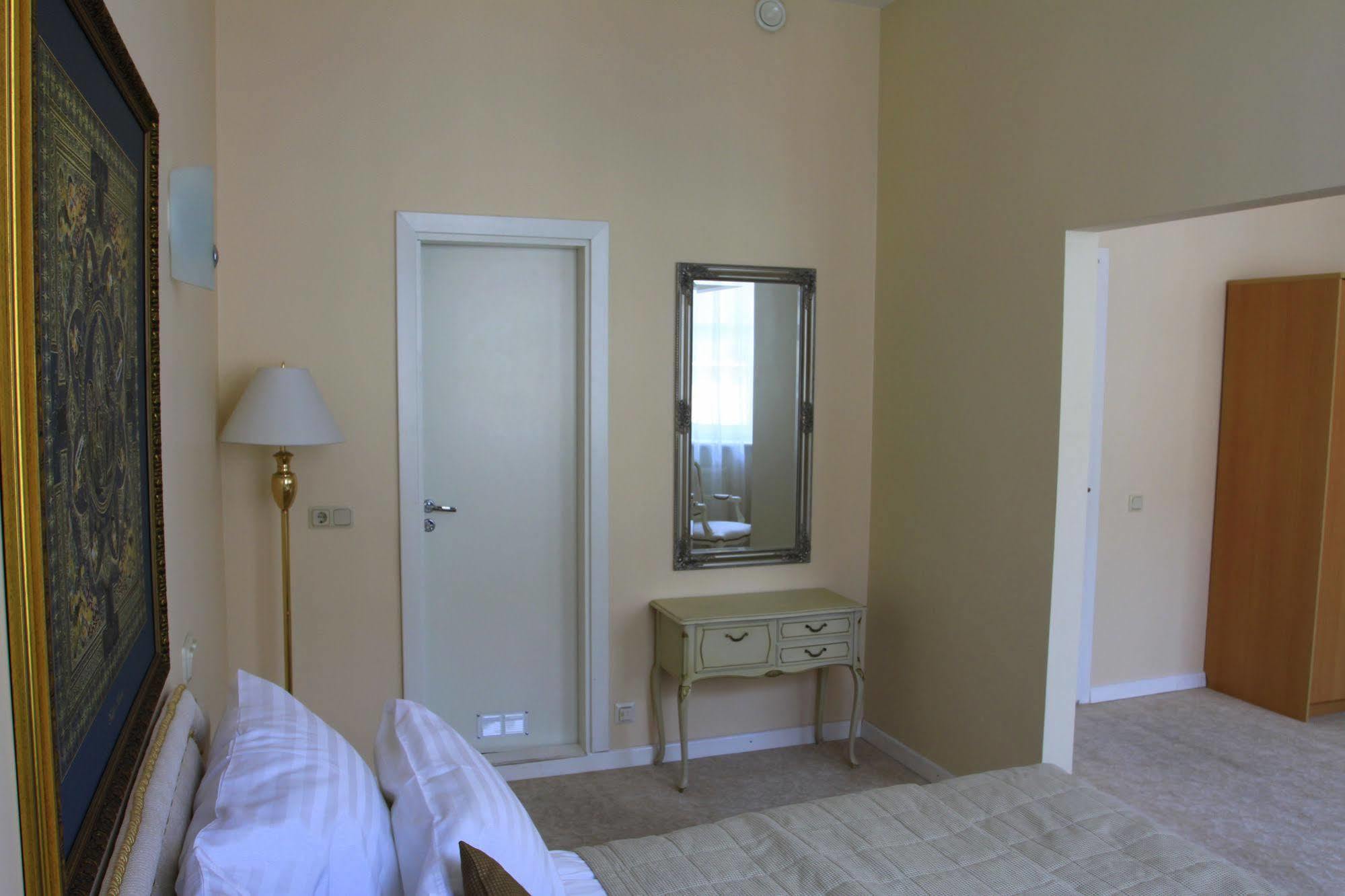 Hotel Radharanė Kaunas Bagian luar foto