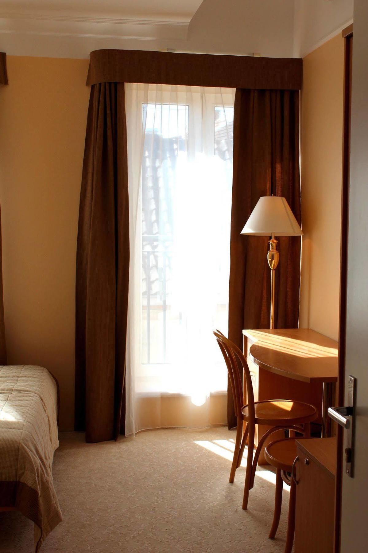 Hotel Radharanė Kaunas Bagian luar foto