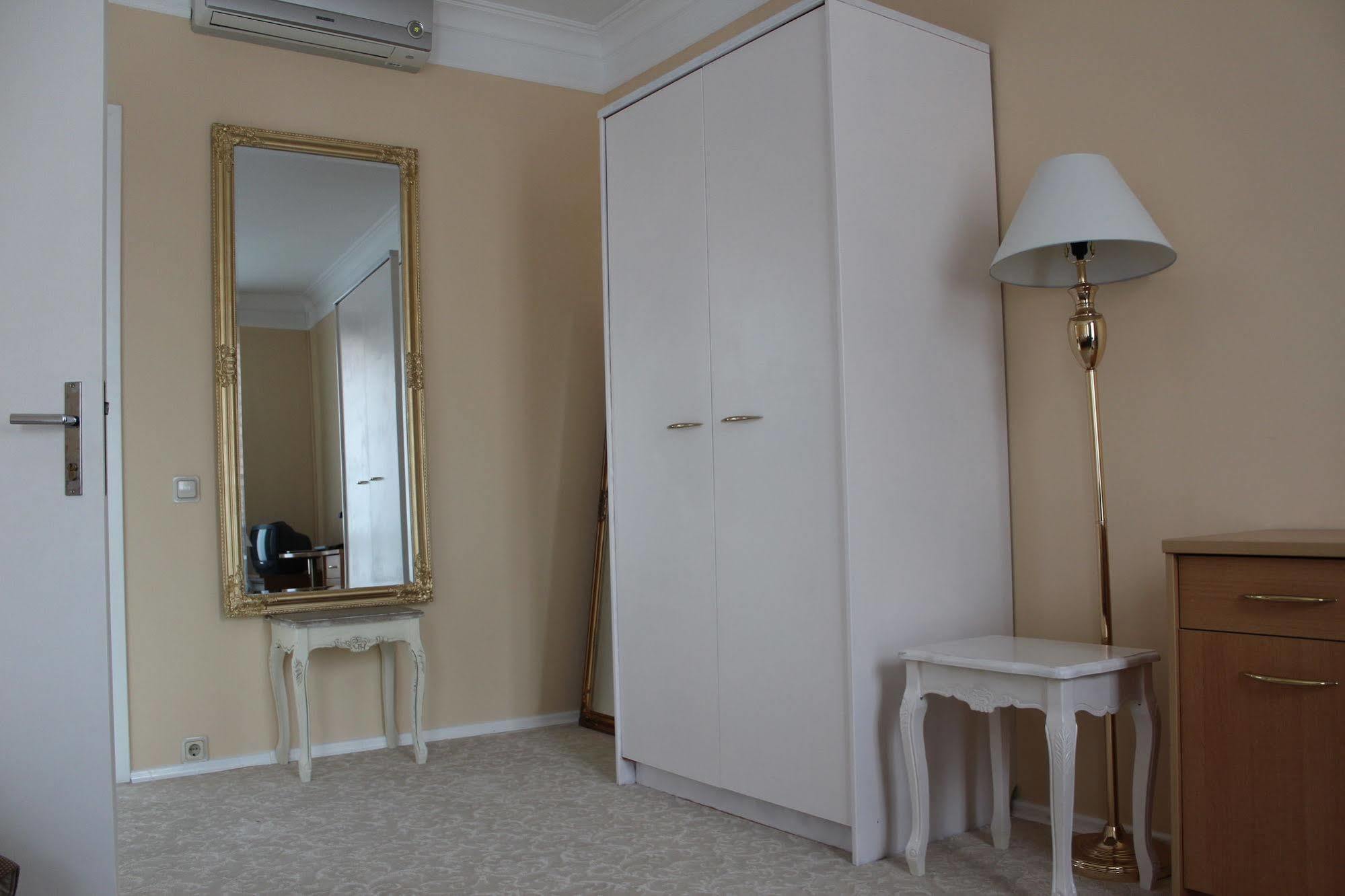 Hotel Radharanė Kaunas Bagian luar foto