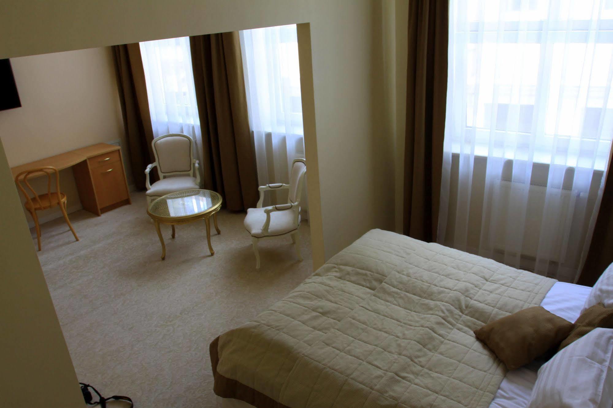 Hotel Radharanė Kaunas Bagian luar foto
