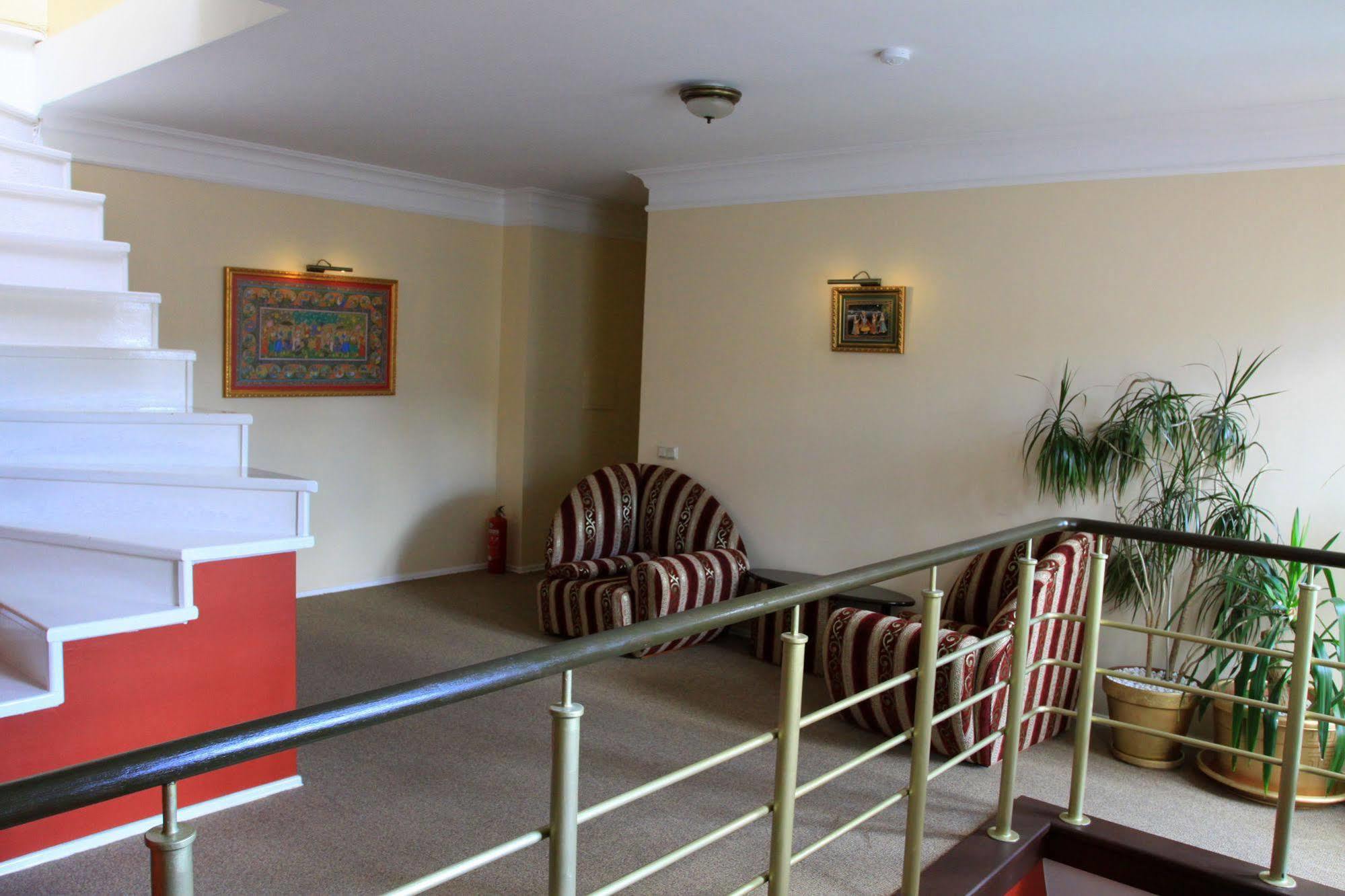Hotel Radharanė Kaunas Bagian luar foto
